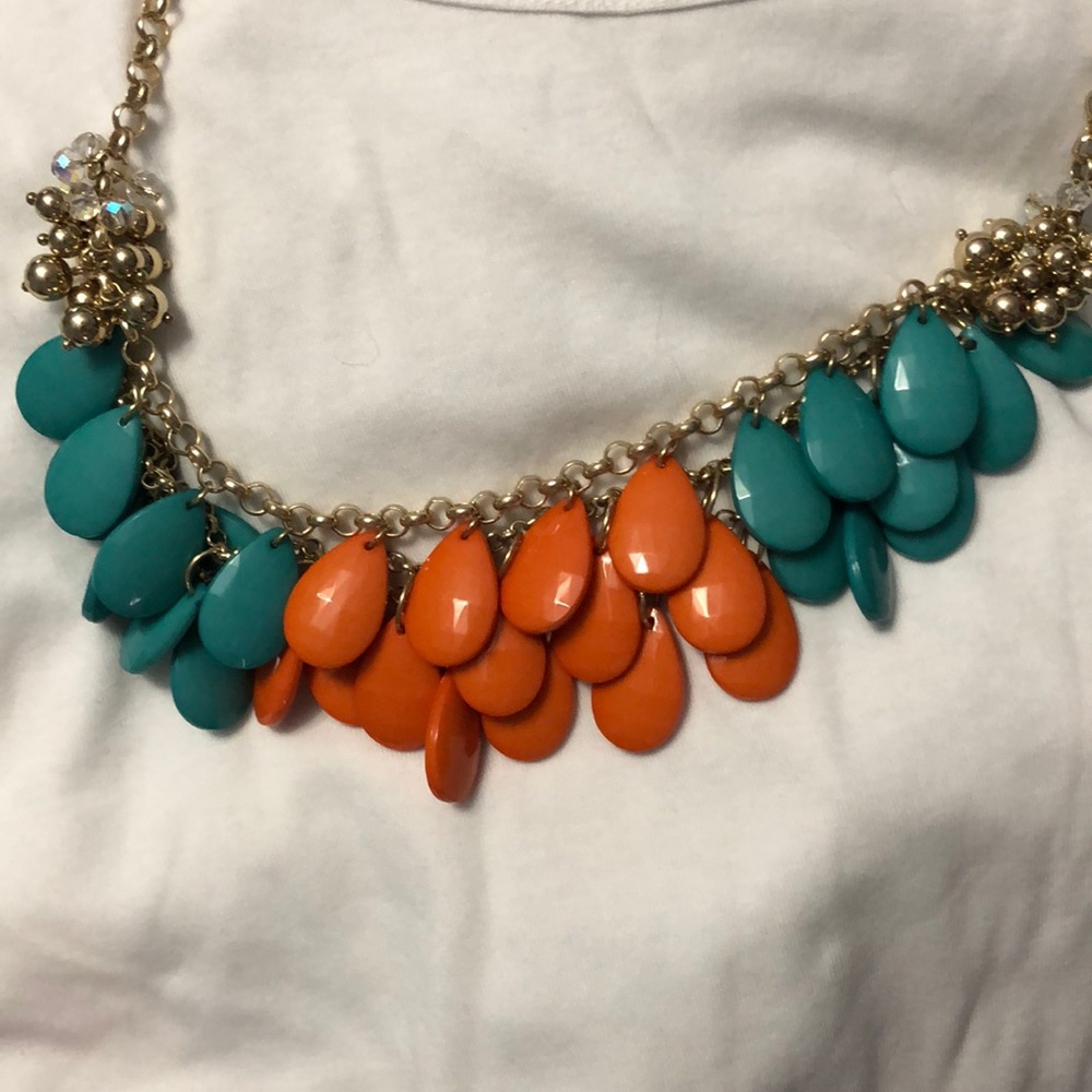 NWT coral and turquoise fashion necklace. - Picture 4 of 4